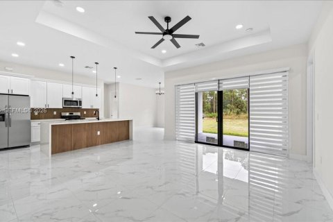 Casa en venta en Cape Coral, Florida, 4 dormitorios, 170.2 m2 № 2033373 - foto 9