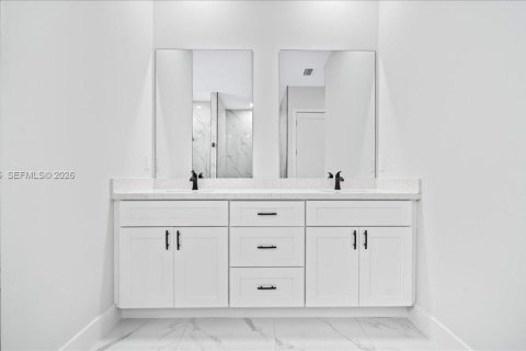 Casa en venta en Cape Coral, Florida, 4 dormitorios, 170.2 m2 № 2033373 - foto 22