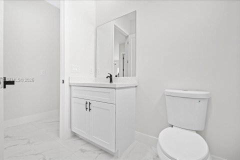 Casa en venta en Cape Coral, Florida, 4 dormitorios, 170.2 m2 № 2033373 - foto 25