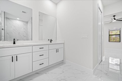 Casa en venta en Cape Coral, Florida, 4 dormitorios, 170.2 m2 № 2033373 - foto 19