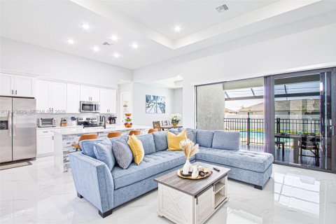 Casa en venta en Cape Coral, Florida, 4 dormitorios, 170.2 m2 № 2033373 - foto 4