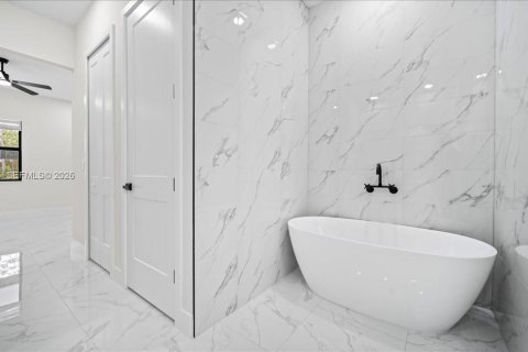 Casa en venta en Cape Coral, Florida, 4 dormitorios, 170.2 m2 № 2033373 - foto 21