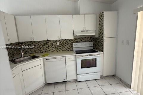 Appartement à louer à Hialeah Gardens, Floride: 2 chambres № 1922429 - photo 1
