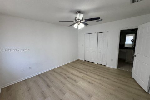 Снять в аренду таунхаус в Майами-Гарденс, Флорида 3 спальни, 131.92м2, № 2003812 - фото 16