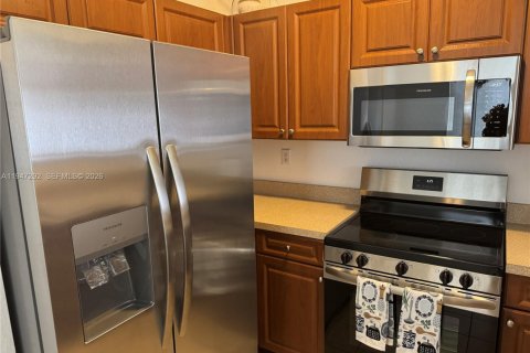 Снять в аренду таунхаус в Майами-Гарденс, Флорида 3 спальни, 131.92м2, № 2003812 - фото 4