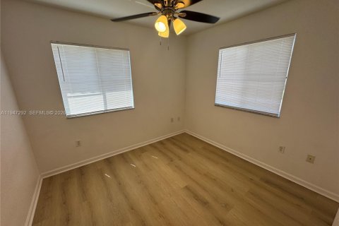 Снять в аренду таунхаус в Майами-Гарденс, Флорида 3 спальни, 131.92м2, № 2003812 - фото 25