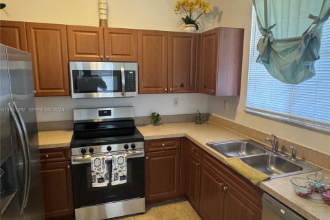 Снять в аренду таунхаус в Майами-Гарденс, Флорида 3 спальни, 131.92м2, № 2003812 - фото 6