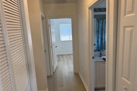 Снять в аренду таунхаус в Майами-Гарденс, Флорида 3 спальни, 131.92м2, № 2003812 - фото 8