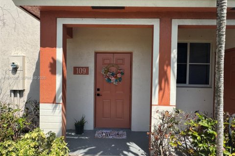 Снять в аренду таунхаус в Майами-Гарденс, Флорида 3 спальни, 131.92м2, № 2003812 - фото 28