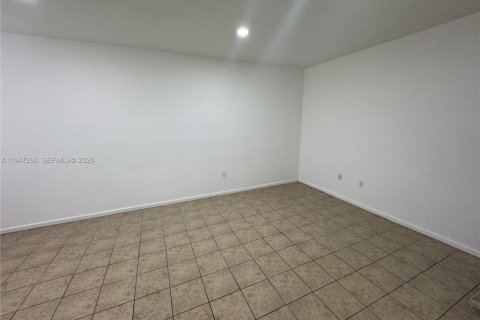 Снять в аренду таунхаус в Майами-Гарденс, Флорида 3 спальни, 131.92м2, № 2003812 - фото 10