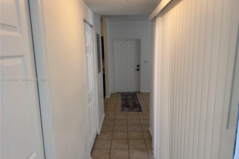 Снять в аренду таунхаус в Майами-Гарденс, Флорида 3 спальни, 131.92м2, № 2003812 - фото 7