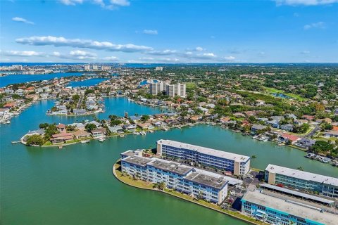 Condo in Gulfport, Florida, 2 bedrooms  № 2425936 - photo 30