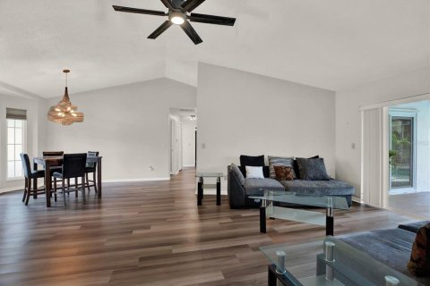 Casa en venta en Brandon, Florida, 4 dormitorios, 200.67 m2 № 2157240 - foto 7
