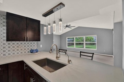 Casa en venta en Brandon, Florida, 4 dormitorios, 200.67 m2 № 2157240 - foto 13