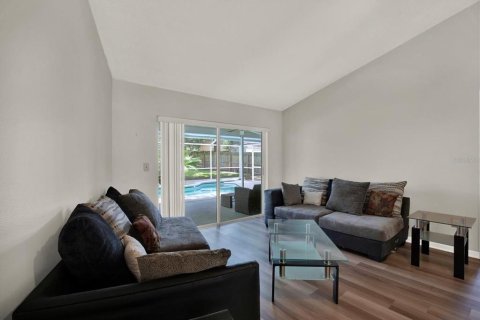 Casa en venta en Brandon, Florida, 4 dormitorios, 200.67 m2 № 2157240 - foto 6