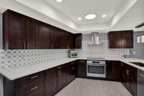 Casa en venta en Brandon, Florida, 4 dormitorios, 200.67 m2 № 2157240 - foto 11