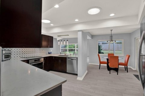 Casa en venta en Brandon, Florida, 4 dormitorios, 200.67 m2 № 2157240 - foto 10