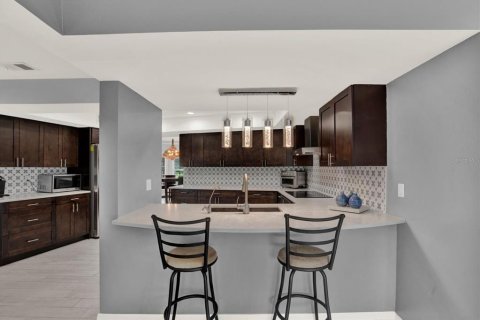 Casa en venta en Brandon, Florida, 4 dormitorios, 200.67 m2 № 2157240 - foto 14