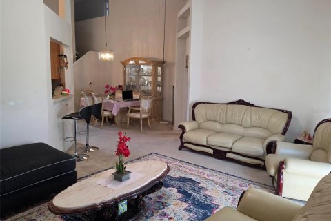 House in Orlando, Florida 4 bedrooms, 166.85 sq.m. № 2259477 - photo 10