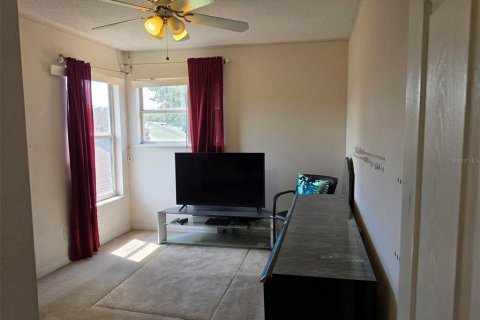 House in Orlando, Florida 4 bedrooms, 166.85 sq.m. № 2259477 - photo 23
