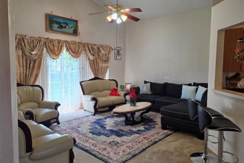 House in Orlando, Florida 4 bedrooms, 166.85 sq.m. № 2259477 - photo 9