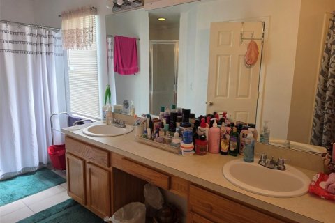 House in Orlando, Florida 4 bedrooms, 166.85 sq.m. № 2259477 - photo 15