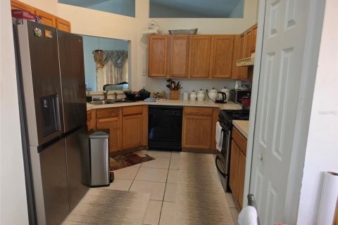 House in Orlando, Florida 4 bedrooms, 166.85 sq.m. № 2259477 - photo 6