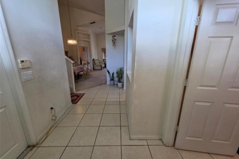 House in Orlando, Florida 4 bedrooms, 166.85 sq.m. № 2259477 - photo 4
