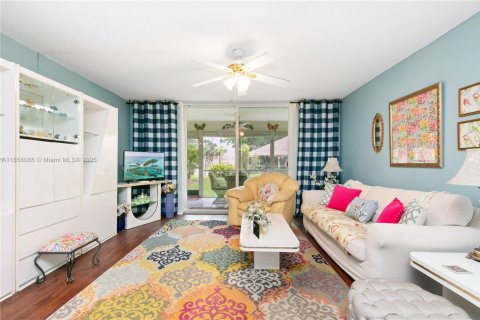 Copropriété à louer à Hallandale Beach, Floride: 2 chambres, 101.45 m2 № 1960180 - photo 3