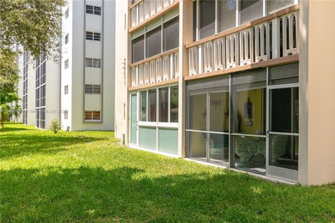 Copropriété à louer à Hallandale Beach, Floride: 2 chambres, 101.45 m2 № 1960180 - photo 22