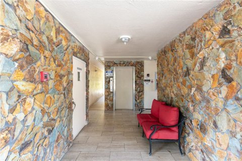 Copropriété à louer à Hallandale Beach, Floride: 2 chambres, 101.45 m2 № 1960180 - photo 28