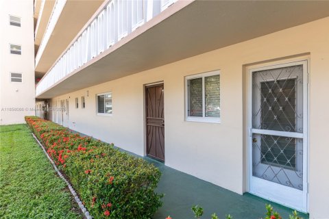 Copropriété à louer à Hallandale Beach, Floride: 2 chambres, 101.45 m2 № 1960180 - photo 27