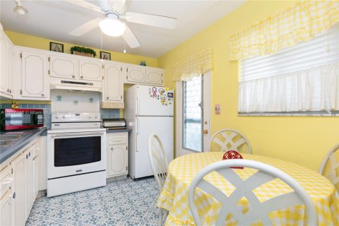 Copropriété à louer à Hallandale Beach, Floride: 2 chambres, 101.45 m2 № 1960180 - photo 10