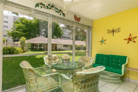 Copropriété à louer à Hallandale Beach, Floride: 2 chambres, 101.45 m2 № 1960180 - photo 12