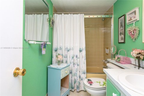 Copropriété à louer à Hallandale Beach, Floride: 2 chambres, 101.45 m2 № 1960180 - photo 16