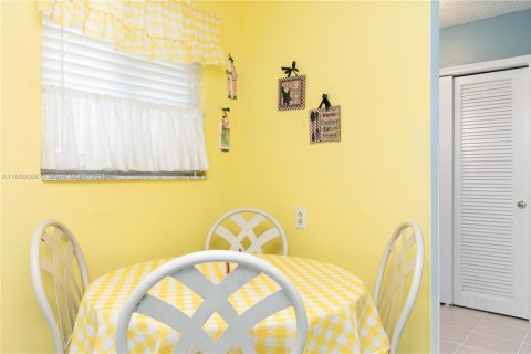 Copropriété à louer à Hallandale Beach, Floride: 2 chambres, 101.45 m2 № 1960180 - photo 9