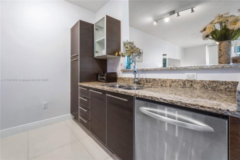 Condo in West Palm Beach, Florida, 1 bedroom  № 1682058 - photo 4