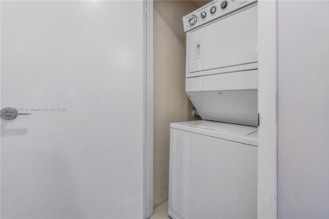 Condo in West Palm Beach, Florida, 1 bedroom  № 1682058 - photo 10