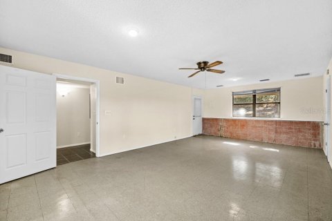 Casa en venta en Eustis, Florida, 6 dormitorios, 471.11 m2 № 2130036 - foto 20
