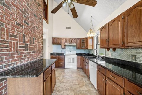 Casa en venta en Eustis, Florida, 6 dormitorios, 471.11 m2 № 2130036 - foto 8