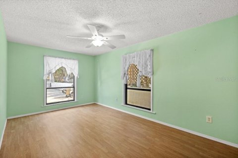 Casa en venta en Eustis, Florida, 6 dormitorios, 471.11 m2 № 2130036 - foto 18