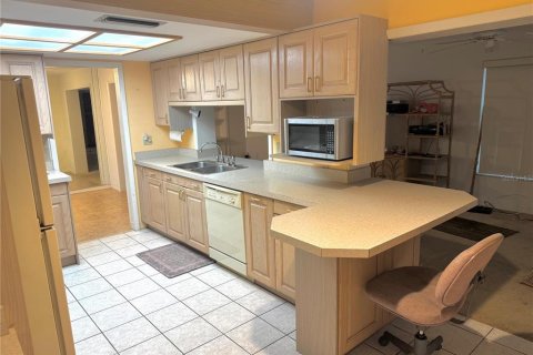 Villa ou maison à vendre à Seminole, Floride: 2 chambres, 147.44 m2 № 2351835 - photo 13