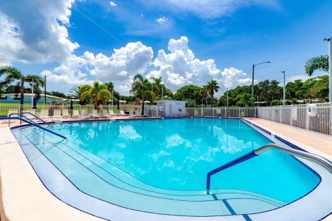 Villa ou maison à vendre à Seminole, Floride: 2 chambres, 147.44 m2 № 2351835 - photo 30