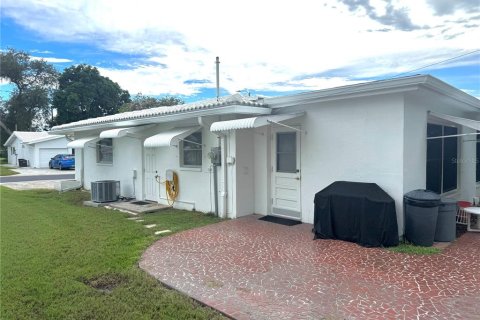 Villa ou maison à vendre à Seminole, Floride: 2 chambres, 147.44 m2 № 2351835 - photo 2