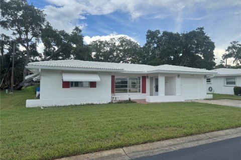 House in Seminole, Florida 2 bedrooms, 147.44 sq.m. № 2351835