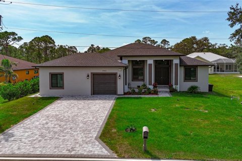 House in North Port, Florida 4 bedrooms, 204.38 sq.m. № 1750779 - photo 1