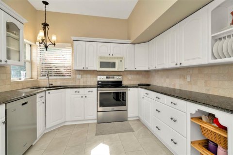 House in Tampa, Florida 4 bedrooms, 195.19 sq.m. № 1514356 - photo 13