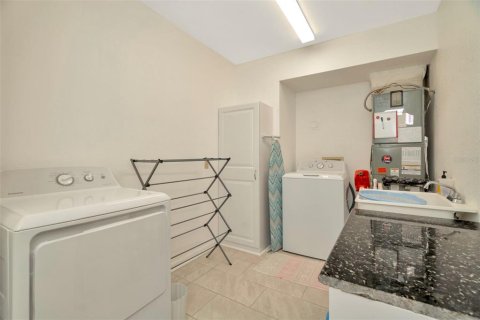 House in Tampa, Florida 4 bedrooms, 195.19 sq.m. № 1514356 - photo 10