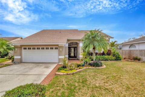 House in Tampa, Florida 4 bedrooms, 195.19 sq.m. № 1514356 - photo 1