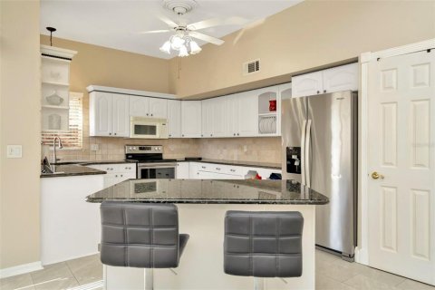 House in Tampa, Florida 4 bedrooms, 195.19 sq.m. № 1514356 - photo 12